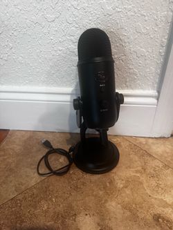Blue Yeti Professional Multi-Pattern USB Condenser Microphone - Blackout