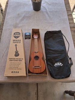 Kala "Learn To Play" Ukulele Soprano Starter Kit : NEW
