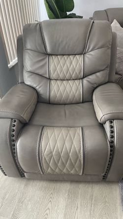 Eric Church Highway to Home Headliner Gray Leather Manual Recliner – Like New $600