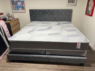 NEW MATTRESS KING SIZE PLUSH WITH BOX SPRING