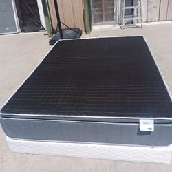 Queen Pillowtop Mattress And Box Spring 