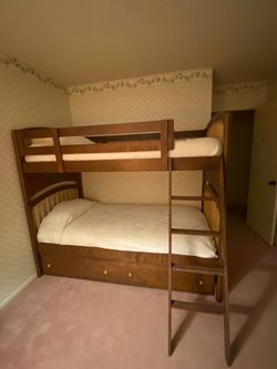 TWIN SIZE BUNKBEDS  PLUS PULLOUT SLEEPS THREE