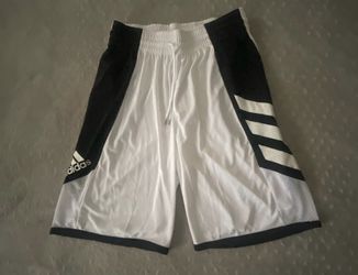 NEVER WORN new Adidas Men’s Basketball Shorts - Medium