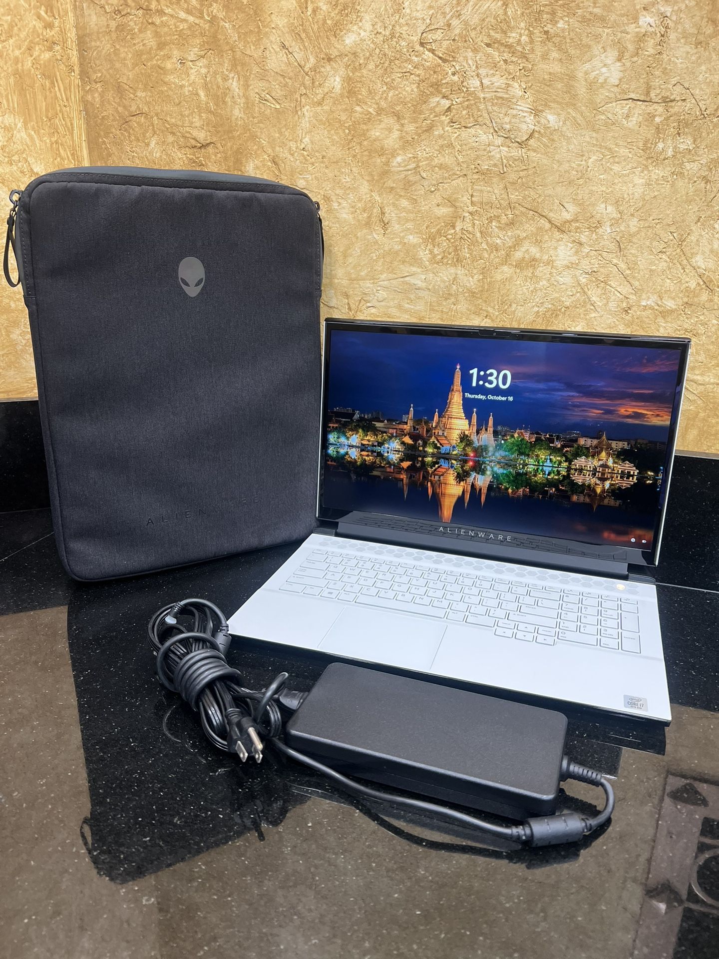 Alienware m17 R3 17.3" -i7-10750H -RTX 2070 -16GB RAM -1TB SSD Laptop Like New!!,Alienware,Alienware Gaming Laptop,gaming Laptop,