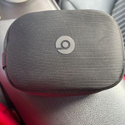 solo 4 beats (black)