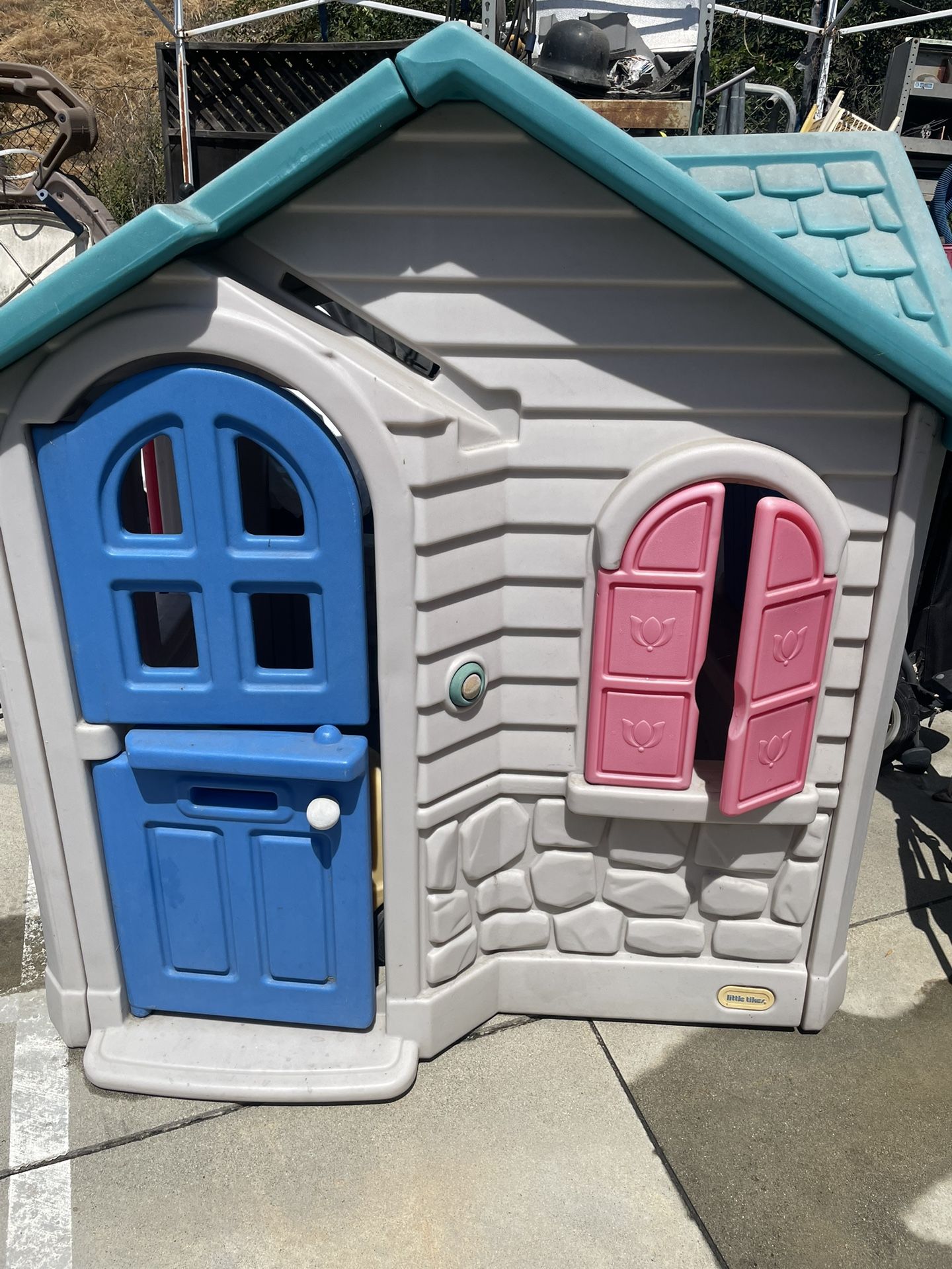 Free playhouse