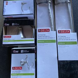 Delta Valdosta Bathroom Set