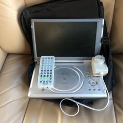 Mintek Portable DVD Player With Remote And Case