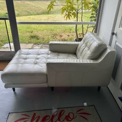 Leather Lounge Chair In Good Condition Excellent $150 