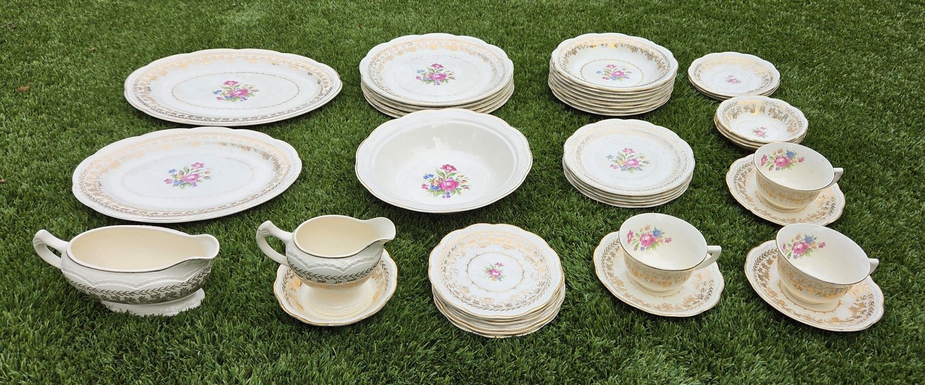 Stetson American Beauty China Dishes 22 karat Gold 42 pieces