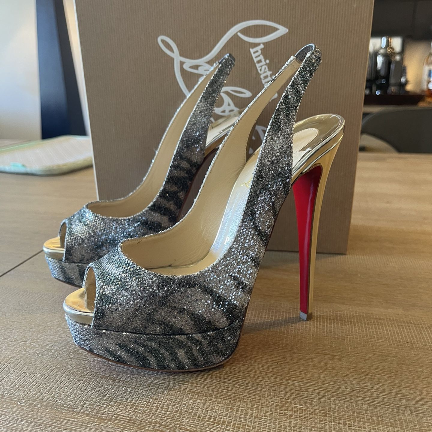 Louis Vuitton red bottom heels size 37.5(worth 800$) open on offers for  Sale in Los Angeles, CA - OfferUp