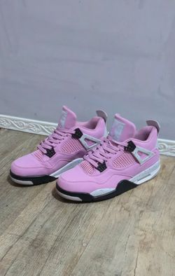 Jordan 4 Retro
Orchid size 10 mens 11.5 womens