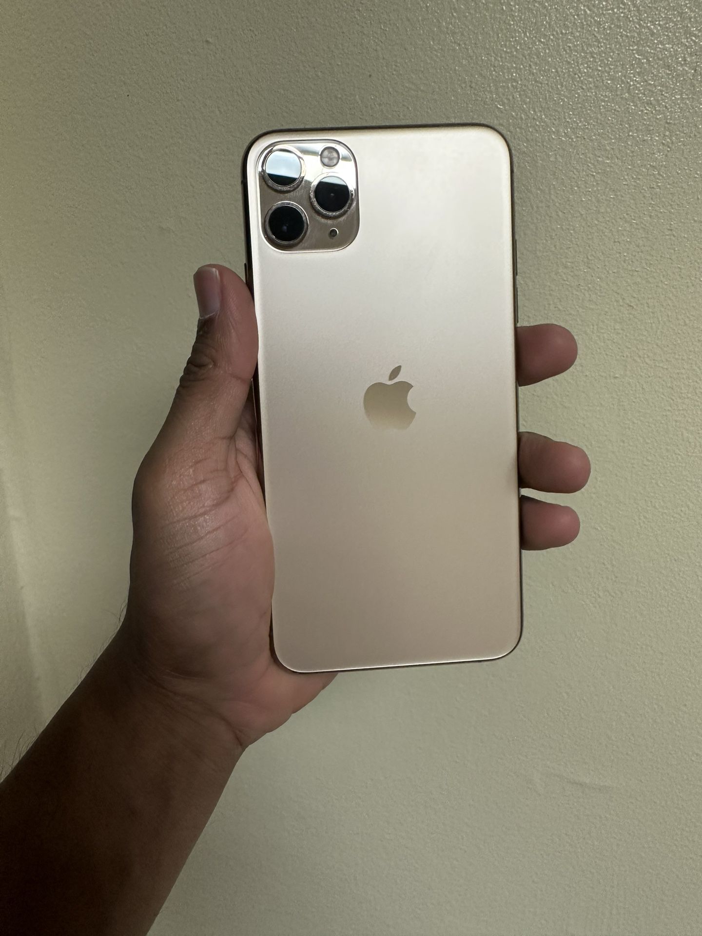 iPhone 11 Pro Max 512gb Unlocked (75% Battery Health) for Sale in