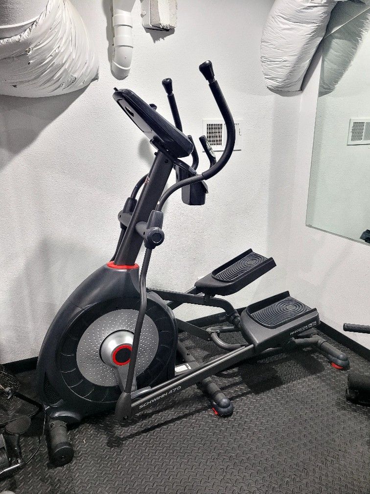 Schwinn 470 Elliptical Excellent Condition