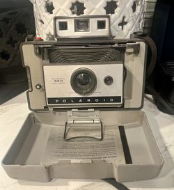 Vintage Polaroid Automatic 320 Land Camera
