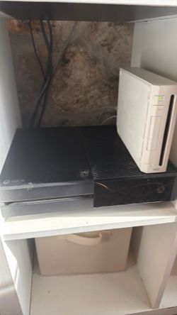 Xbox One Console and 2 remotes