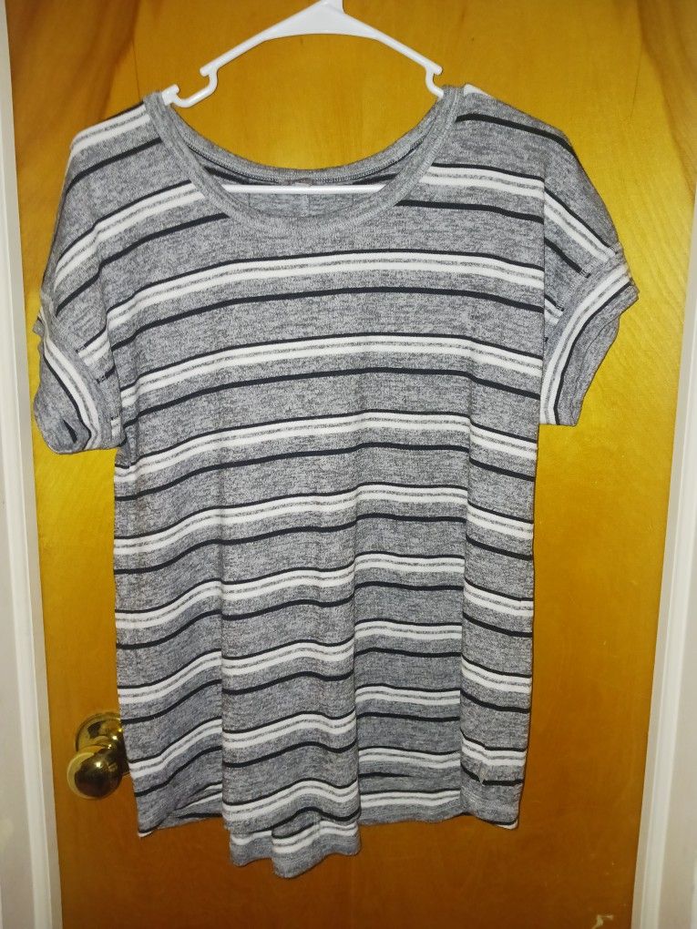 Nice Ladies Size Medium Talbots Top