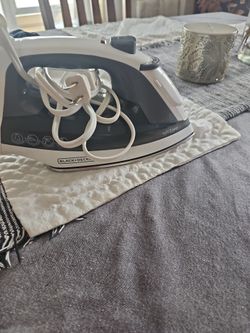 Black +Decker Iron  Light Easy