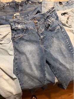 son 20 pantalones de mujer en buena condicionesVendo pantalones nuevos son 20 pantalones de mujer en buena condiciones