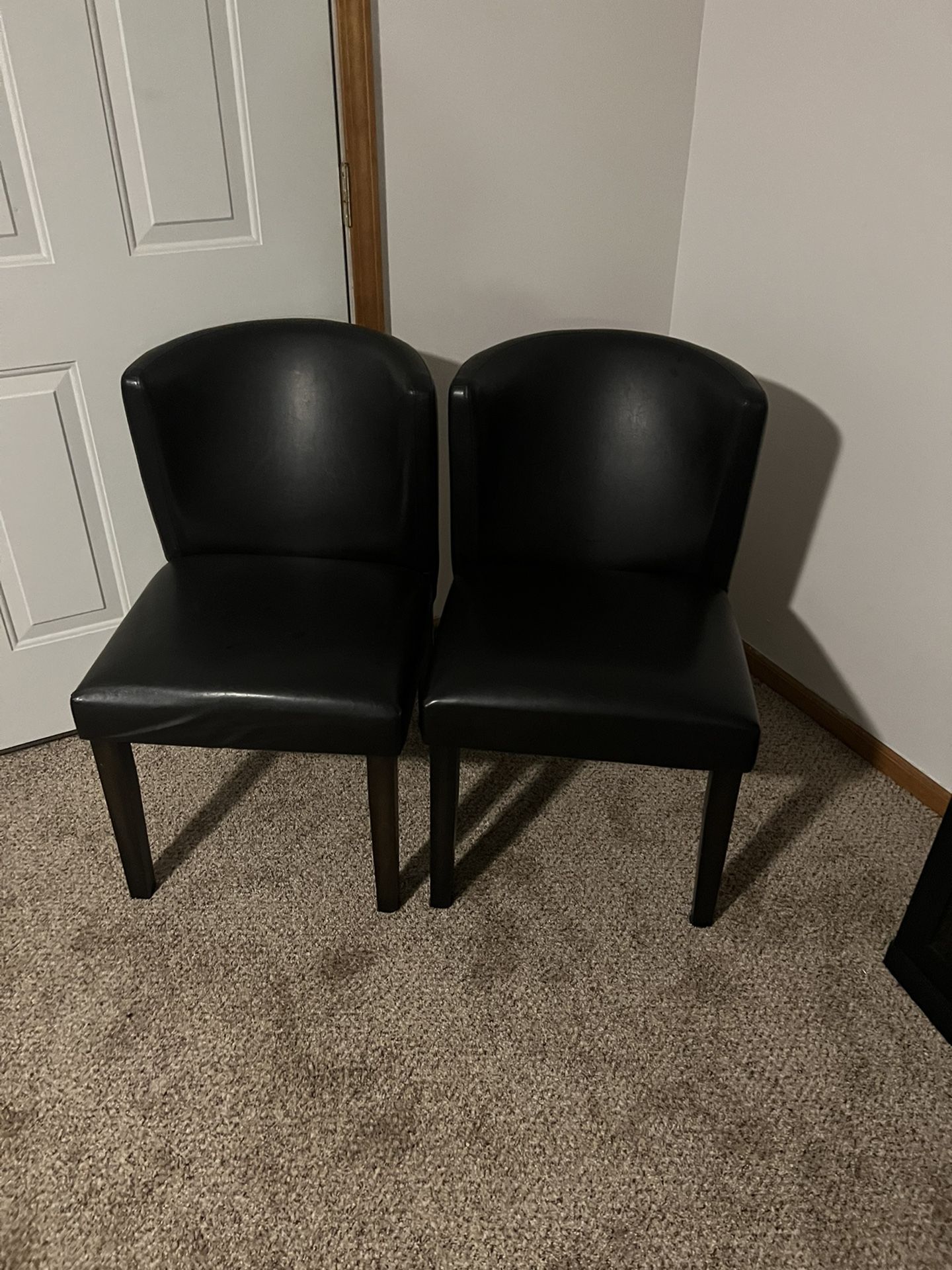 4 Chairs 