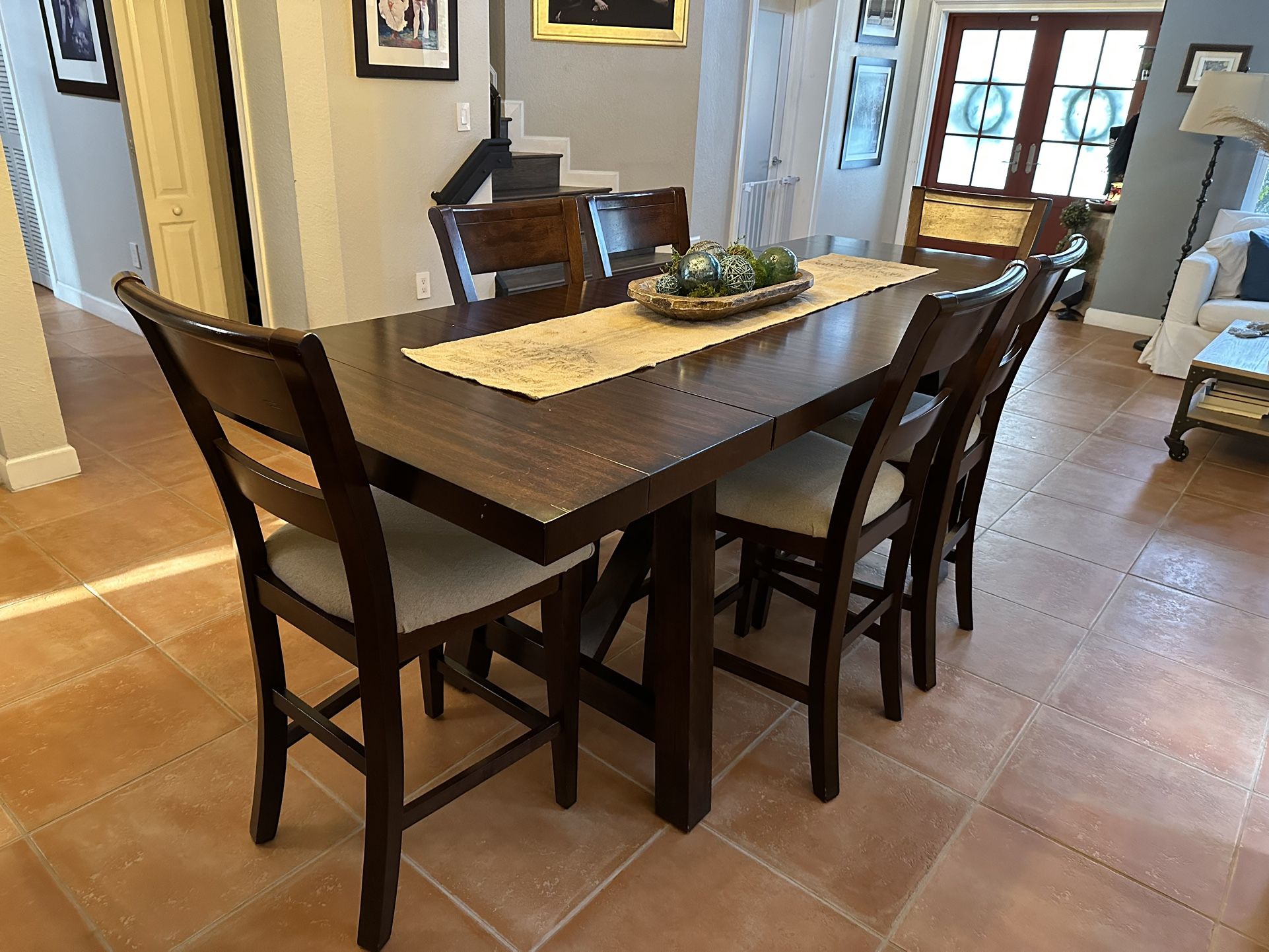 Beautiful Wood Dining Table & 6 Chairs for Sale in Miami, FL OfferUp