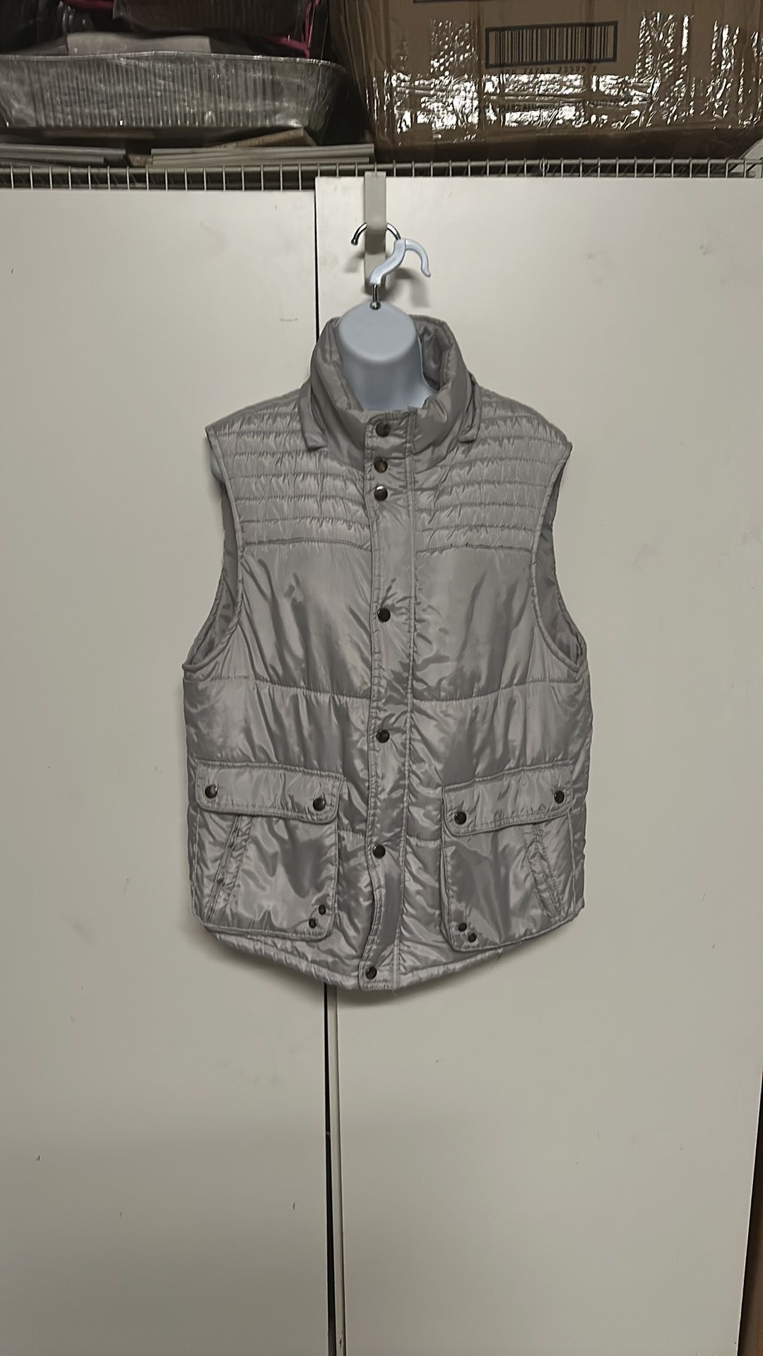 Saks Fifth Avenue silver puffer vest . Size large #winteraccessories