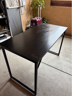 Nice solid table desk with metal legs