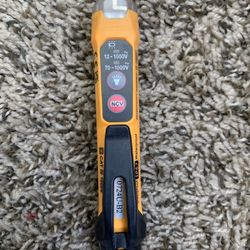 Klein Tools NCVT -3P Voltage Tester