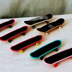 Lot of 7 Finger boards