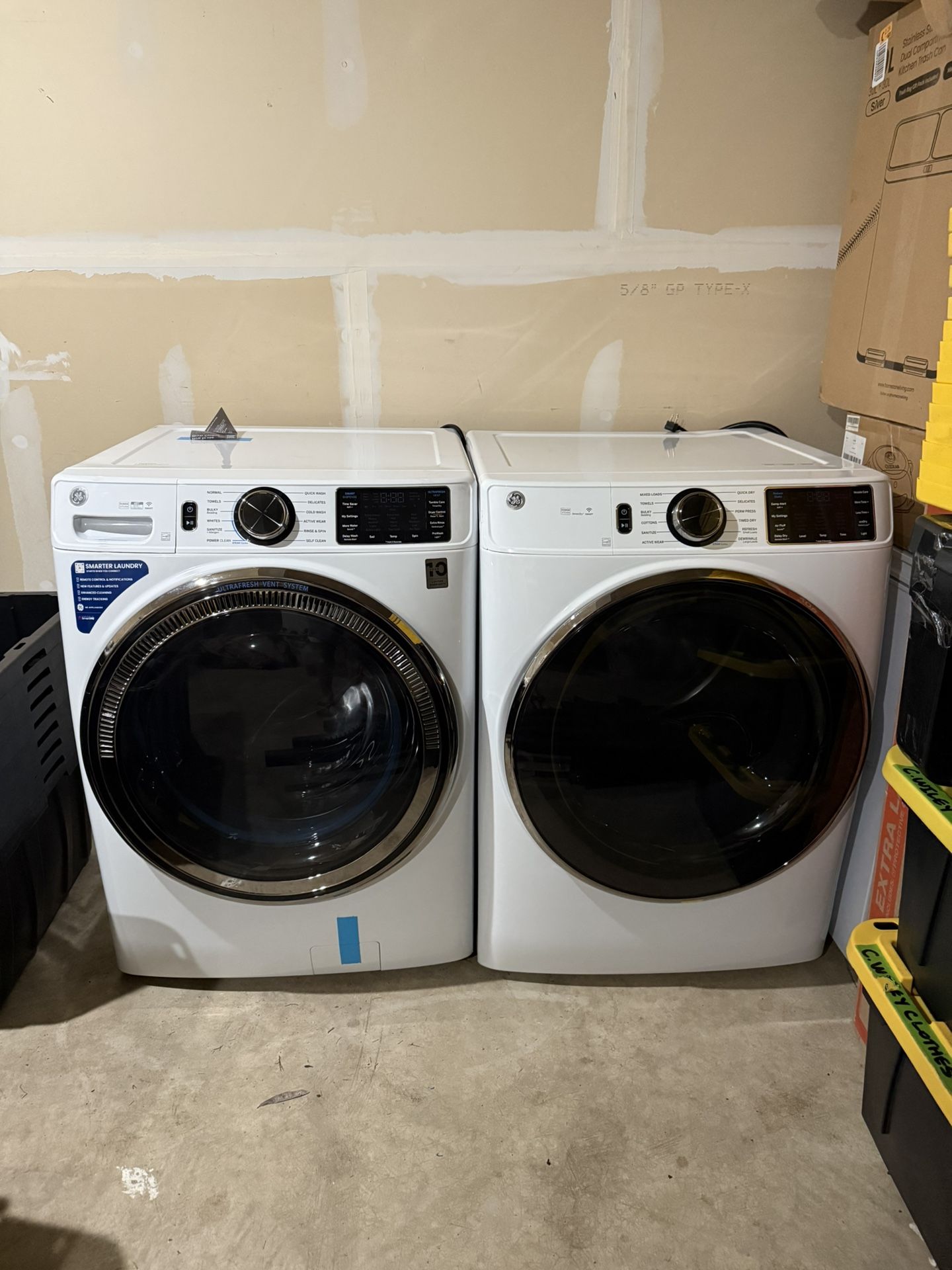 GE Large Stackable Steam Cycle Vented Electric Dryer And Washer (White )