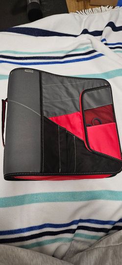 FREE•3in 3 ring binder with zipper and pair of scissors
