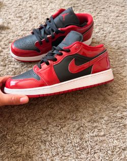 Air Jordan 1 low SE Big Kids Sz. 6.5Y