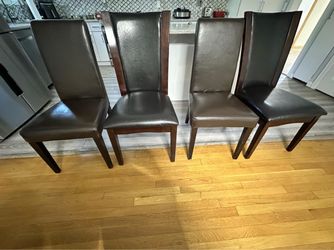 Selling a Set of 6 Leather Chairs