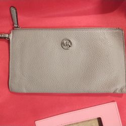 NWOT MICHAEL KORS CREAM COLOR CLUTCH!!! with wrist strap-