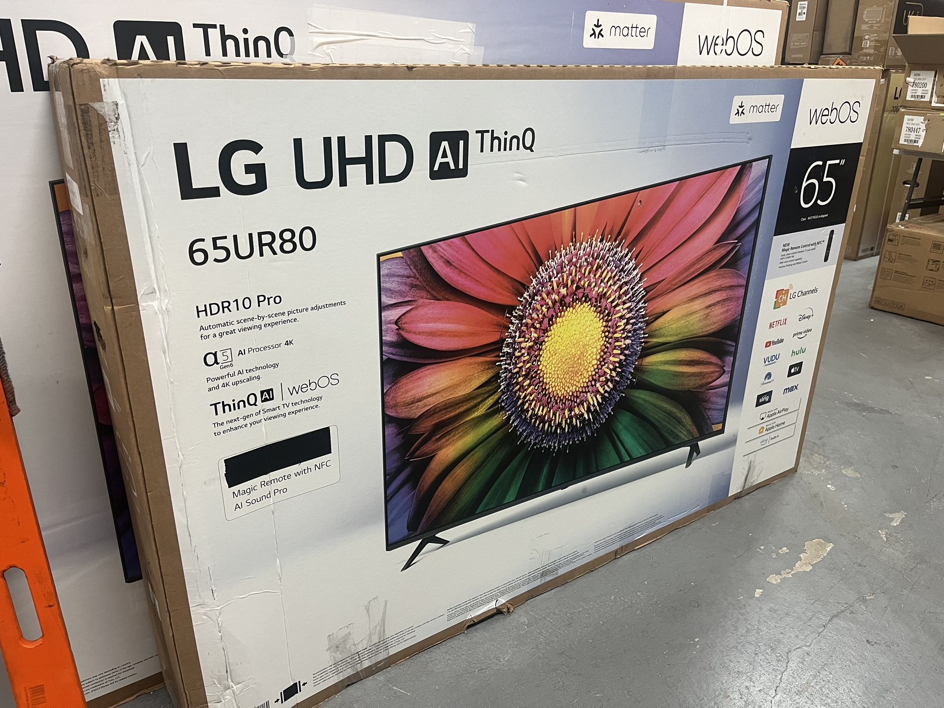 65” LG UR8000 4K HDR SMART TV