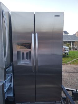25 Cubic Foot KitchenAid Side By Side Water And Ice In The Door 90 Day Warranty Free Delivery Vancouver Area