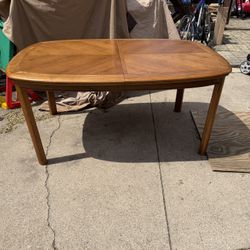 Vintage Solid Oak Dining Table 42 by 64, 2-18 inch leaf’s,open to 100 inch. Heavy, legs come off,$95