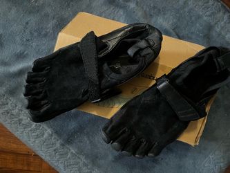 Vibram toe shoes size 8 m