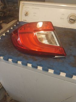 2018 2023 Honda , accord photo , naftel light light brand new one picked up in van Nice auto part