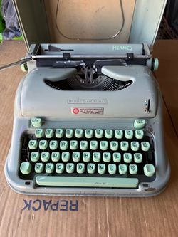 Hermes Media 3 Vintage Portable Typewriter
