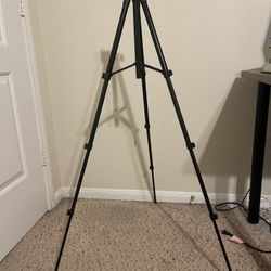 Portable Camera Stand/ Portable Earbud Charging Station 
