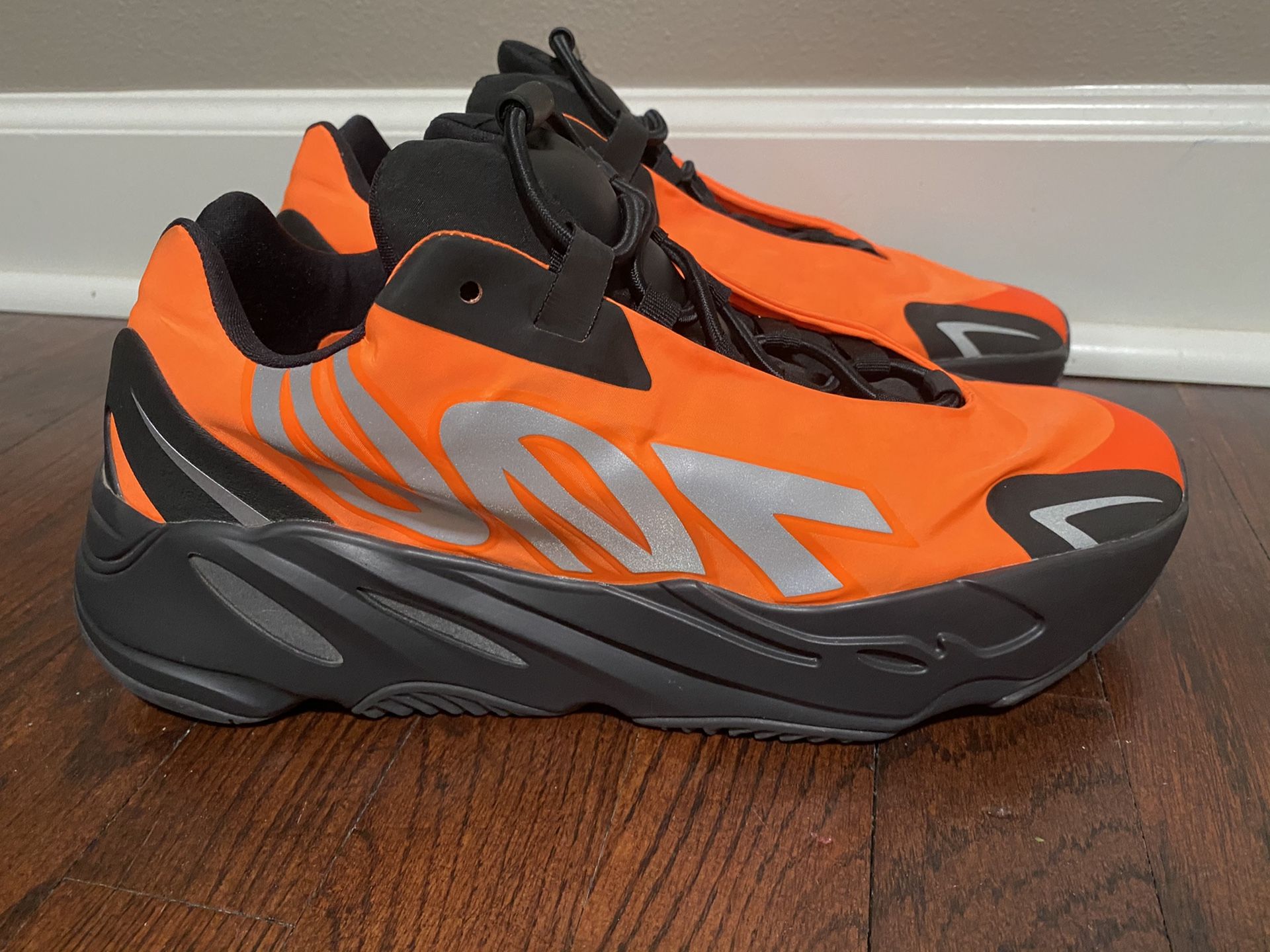 Yeezy MNVN 700