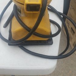 DeWalt DW411   1 /4 Sheet Heavy Duty Palm Grip Sander
