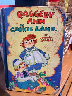 Raggedy Ann Vinatge book