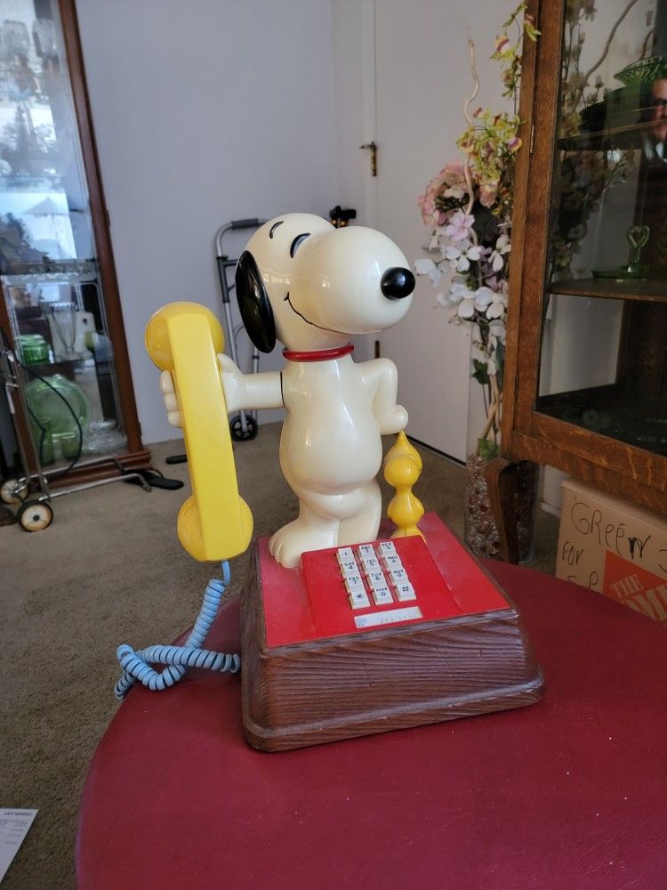 VINTAGE SNOOPY PHONE