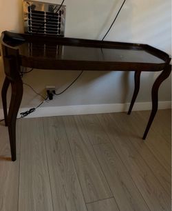 Free corner brown table
