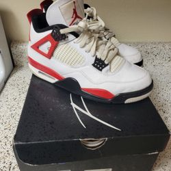 Lightly Worn! Size 10m! Jordan 4 Retro! 