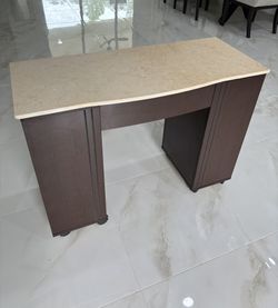 Nail Technician Table with HealthyAir HepaVentilation System