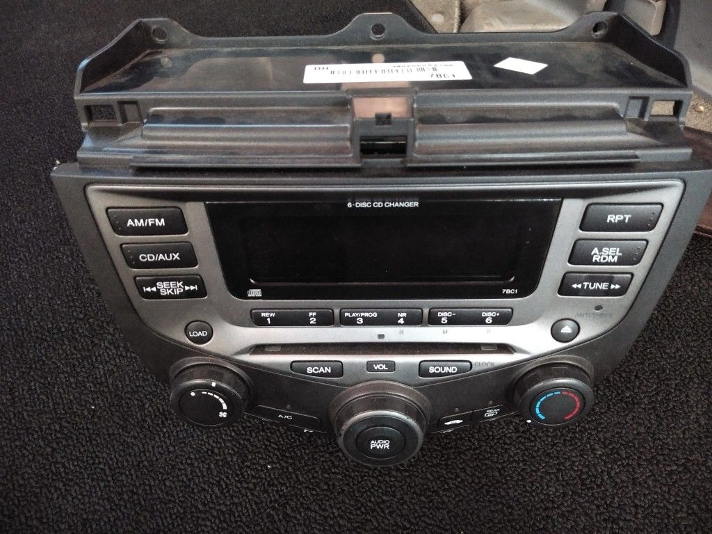 2007 Honda Accord Stereo radio and AC