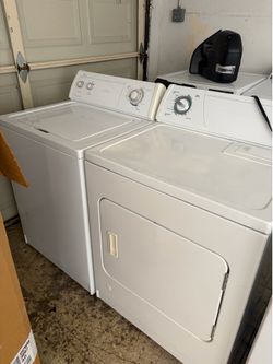 Whirlpool washer an gas dryer set